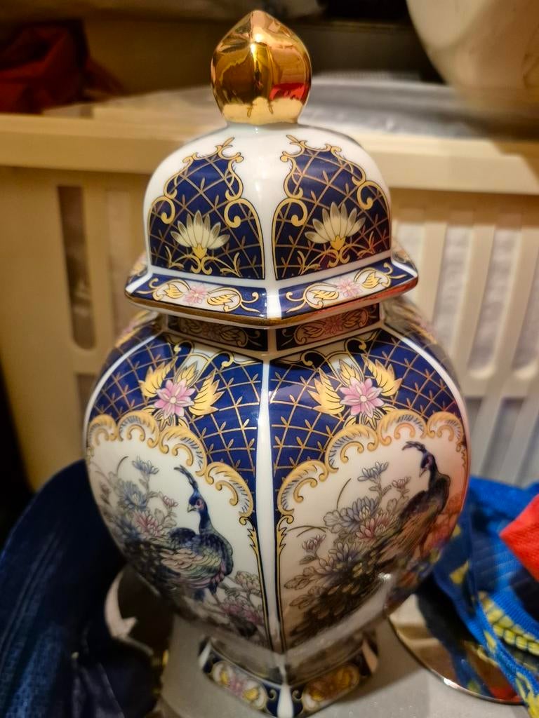 Vase en porcelaine avec couvercle – décor paons bleu, Enlèvement