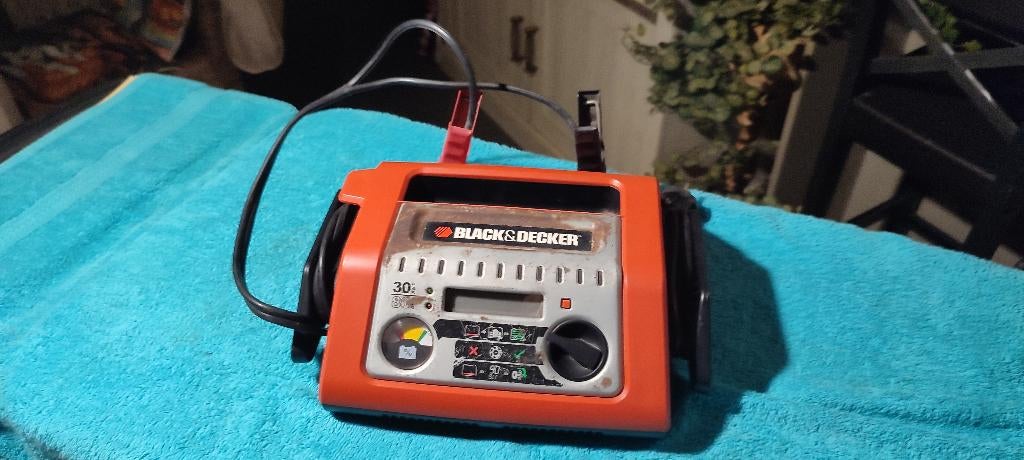 Acculader 12V 30A Black & Decker, Enlèvement, Utilisé