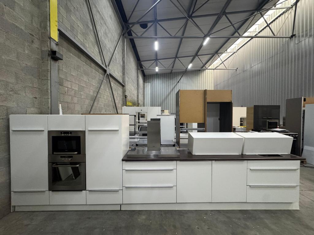 Nette Rechte Keuken Hoogglans Wit + Apparatuur GEDEMONTEERD, Wit, Enkelwandige keuken, Ophalen of Verzenden, Hoogglans of Gelakt
