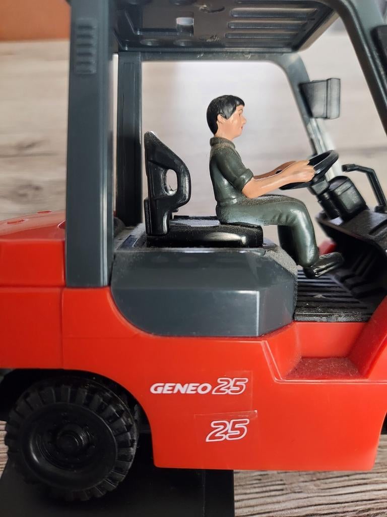 Rc chariot Toyota geneo 1/32 rare et neuf, Hobby en Vrije tijd, Ophalen of Verzenden, Zo goed als nieuw