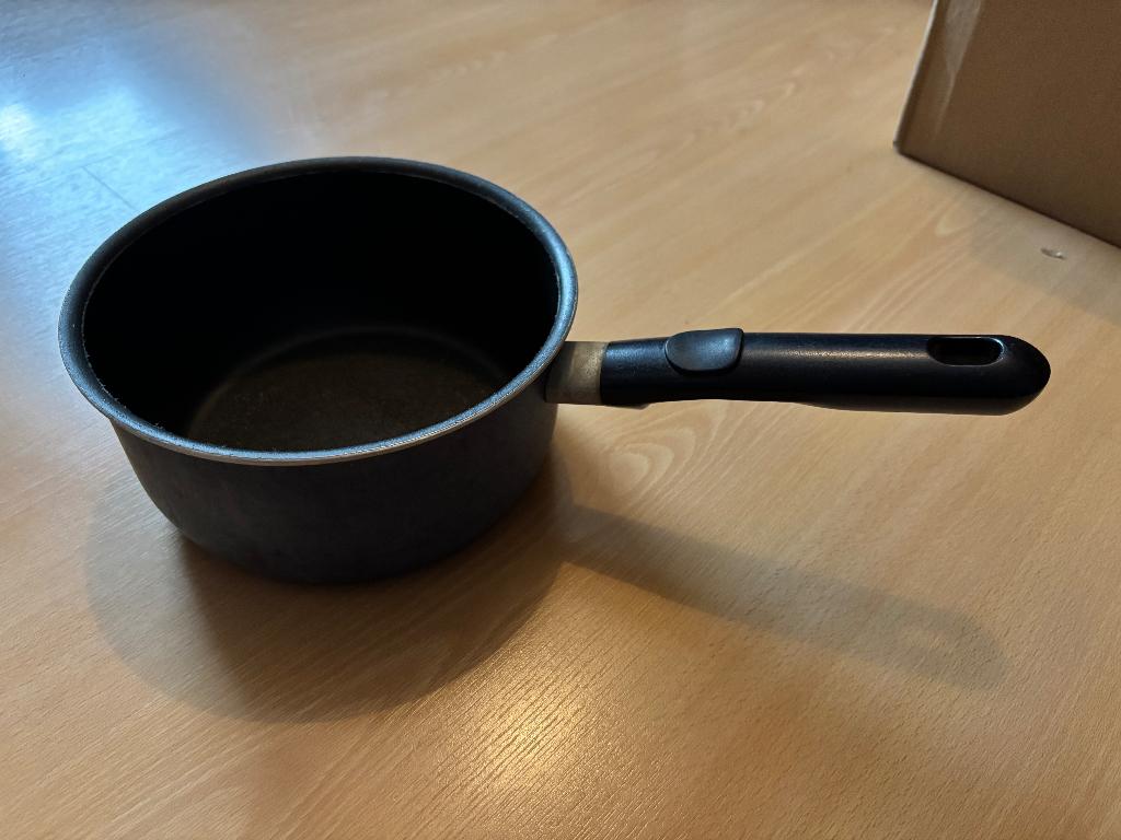 Pot met steel, Huis en Inrichting, Keuken | Potten en Pannen, Ophalen, Gebruikt, Keramische plaat