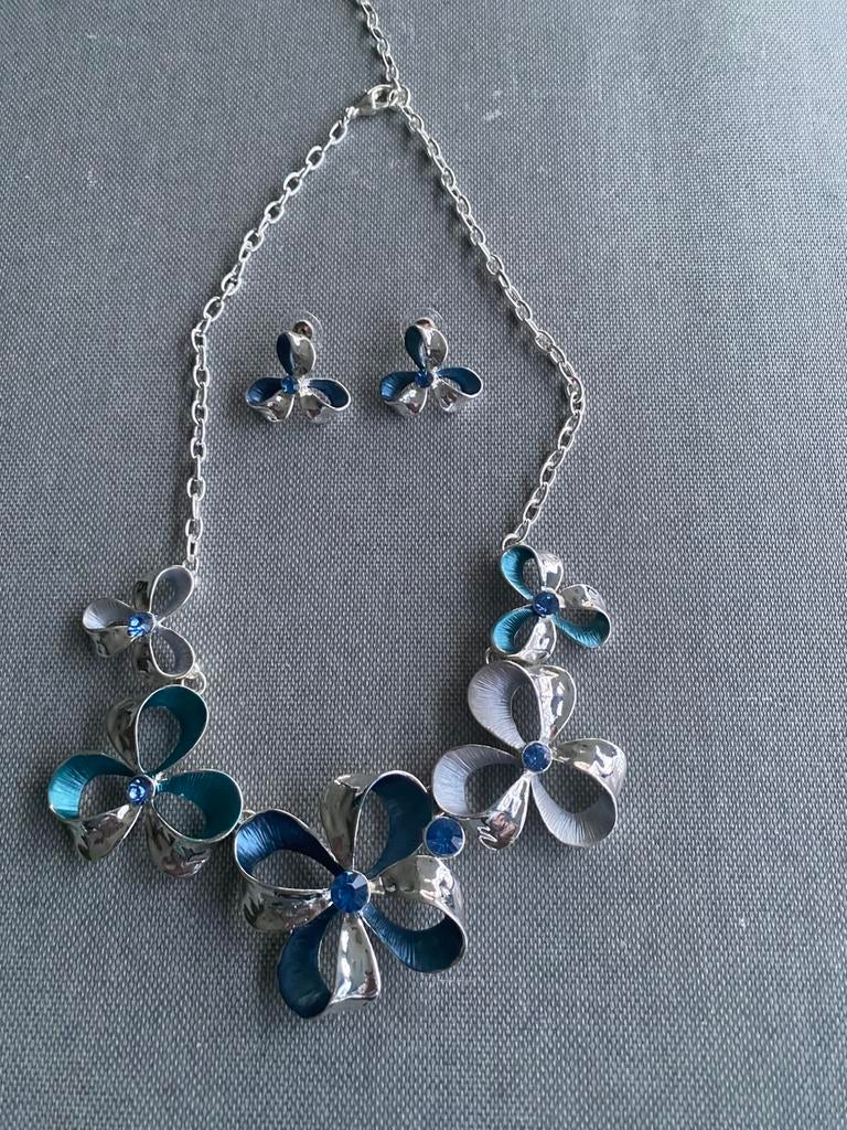 Ketting en oorbellen, Bijoux, Sacs & Beauté, Colliers, Enlèvement, Neuf, Bleu, Autres matériaux