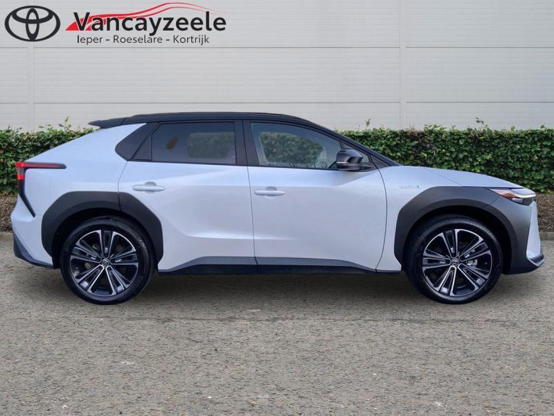 Toyota bZ4X Style+cam+gps+sens V+A, Auto's, Toyota, Automaat, Emergency brake assist, Zwart, Wit