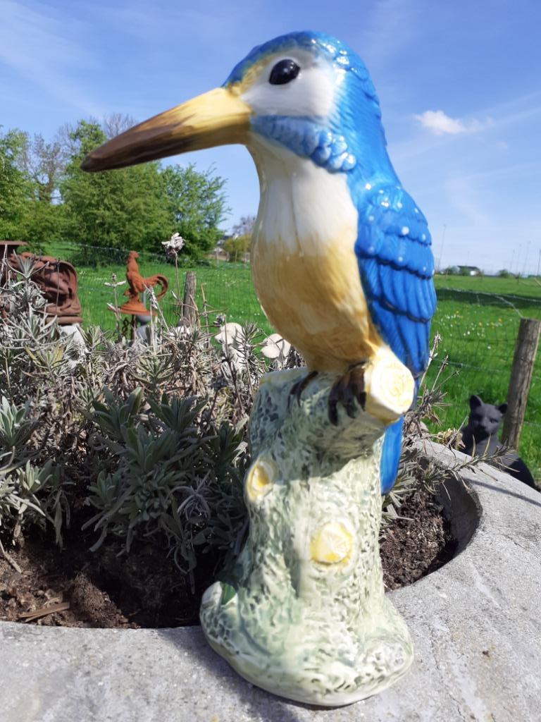 SUPERBE MARTIN PECHEUR SUR BRANCHE EN FAIENCE, Antiquités & Art, Enlèvement ou Envoi