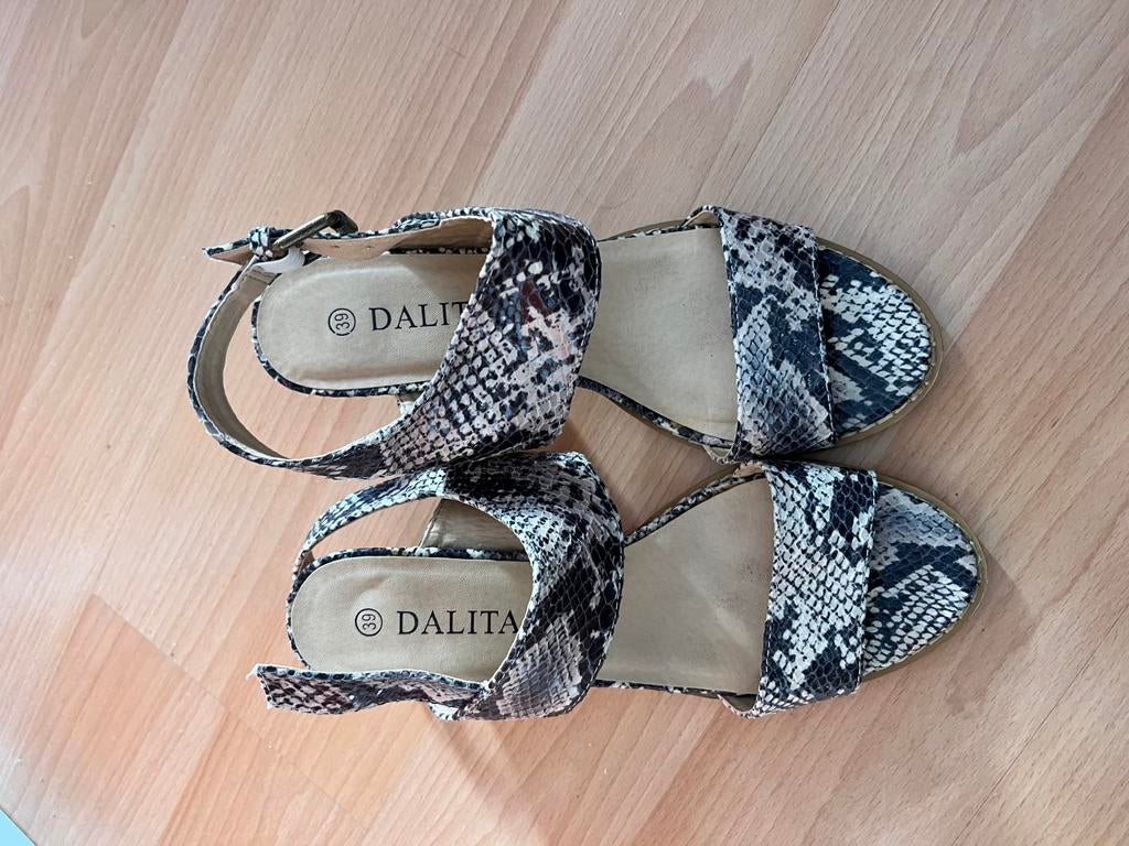 Imitatie croco sandalen 39, Ophalen, Gedragen