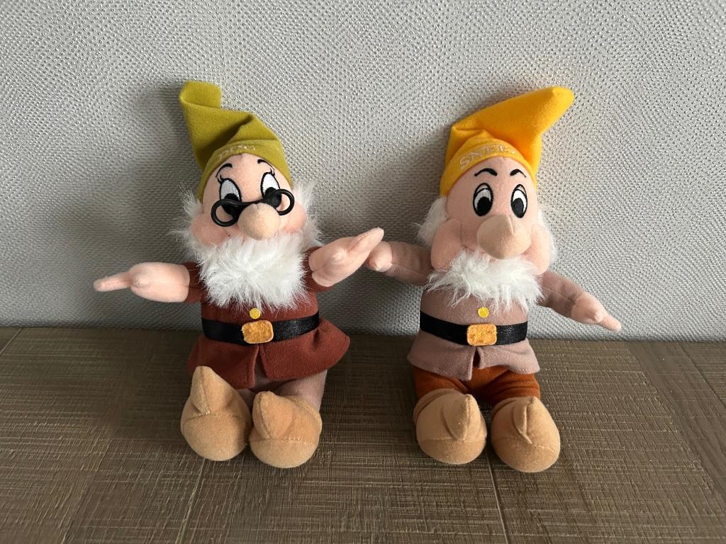 Knuffels “ Sneezy en Doc “ van de 7 dwergen, Kinderen en Baby's, Speelgoed | Knuffels en Pluche, Ophalen of Verzenden, Zo goed als nieuw