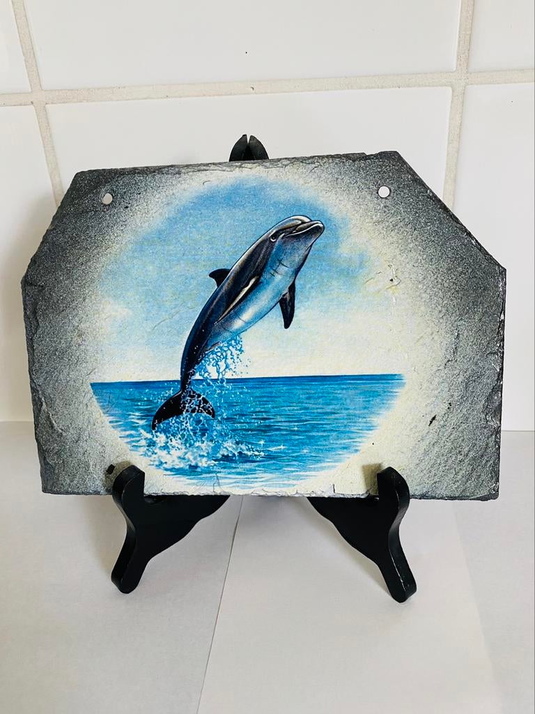 Petite peinture sur schiste à motif dauphin, Enlèvement ou Envoi