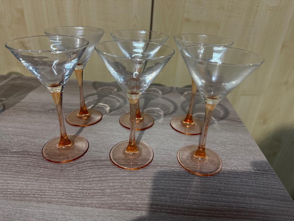 6 martini / cocktailglazen op voet H 16,50 dia 9,50 cm, Ophalen of Verzenden, Nieuw, Overige typen