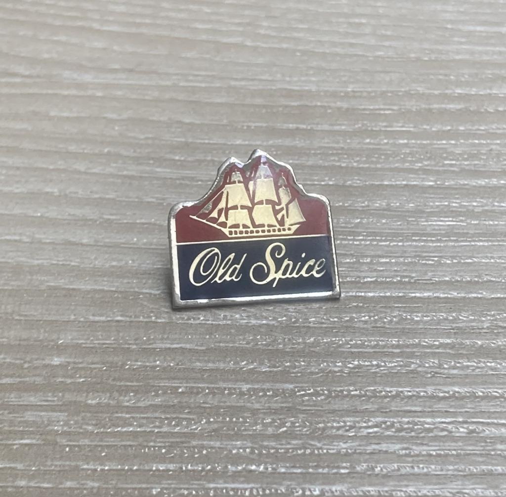 PIN - OLD SPICE - PARFUM - VOILIER - ZEILBOOT, Verzenden, Gebruikt, Merk, Speldje of Pin