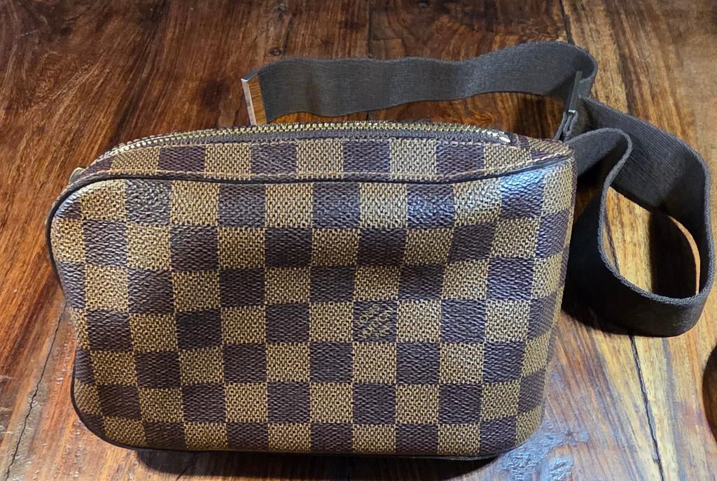 Louis Vuitton Sacoche Geronimos – Damier Ebene - impeccable, Bijoux, Sacs & Beauté, Sacs | Sacs à bandoulière, Comme neuf, Autres marques