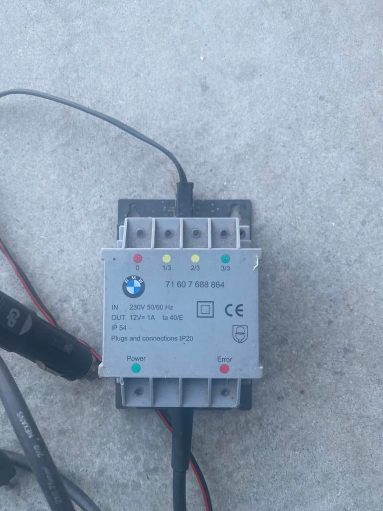 Chargeur de batterie bmw moto ou autre, Enlèvement, Comme neuf