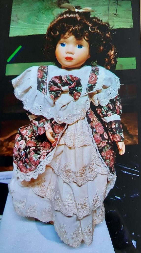 Poupée porcelaine, Ophalen of Verzenden, Zo goed als nieuw, Pop