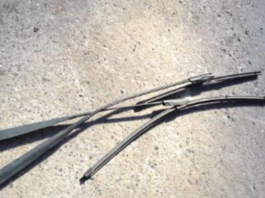 2 bras d'essuie glace avant Renault Clio 3 2009-2014, Enlèvement, Utilisé, Renault
