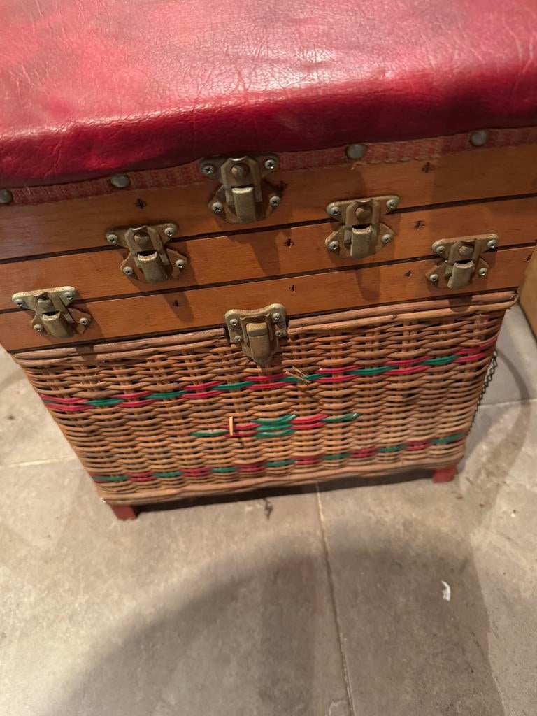 Tabouret de pêche avec plusieurs compartiments de rangement, Enlèvement, Utilisé