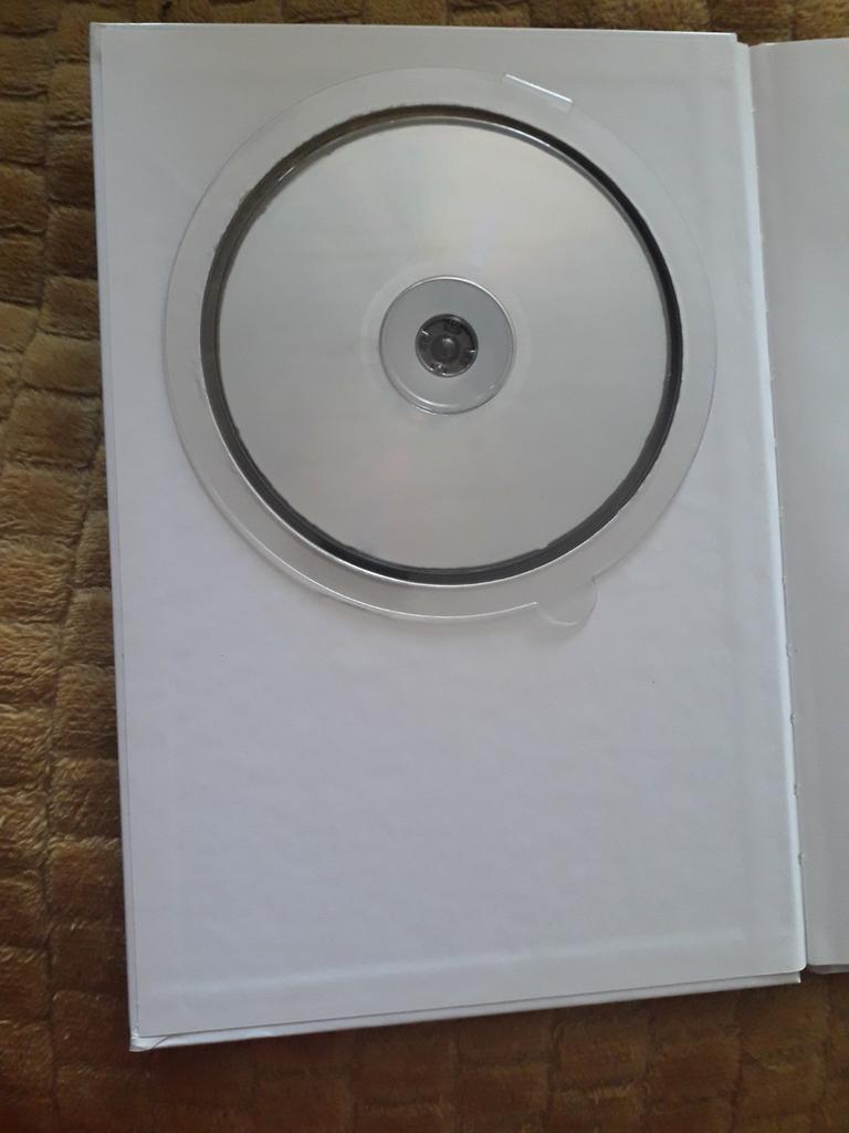 CD + boekje Karin Bloemen - Rijmpjes en Versjes, Boeken, Ophalen of Verzenden, Gelezen, K. Bloemen