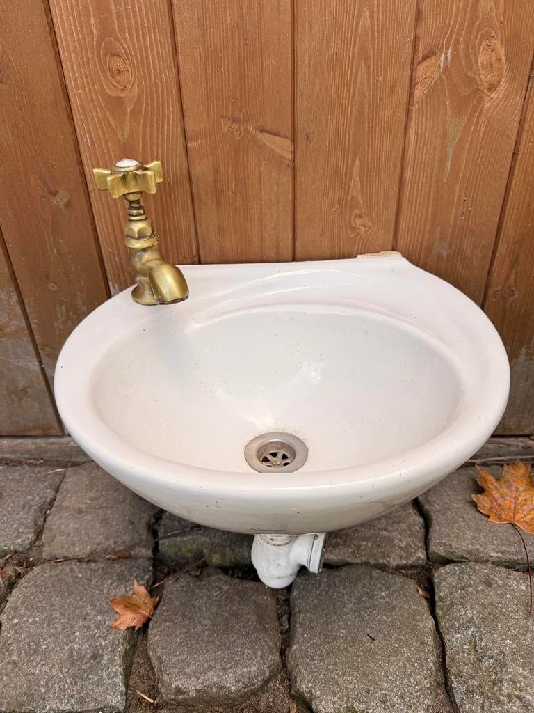 Vintage Adamsez wastafel + messing kraan – wit keramiek, Huis en Inrichting, Ophalen