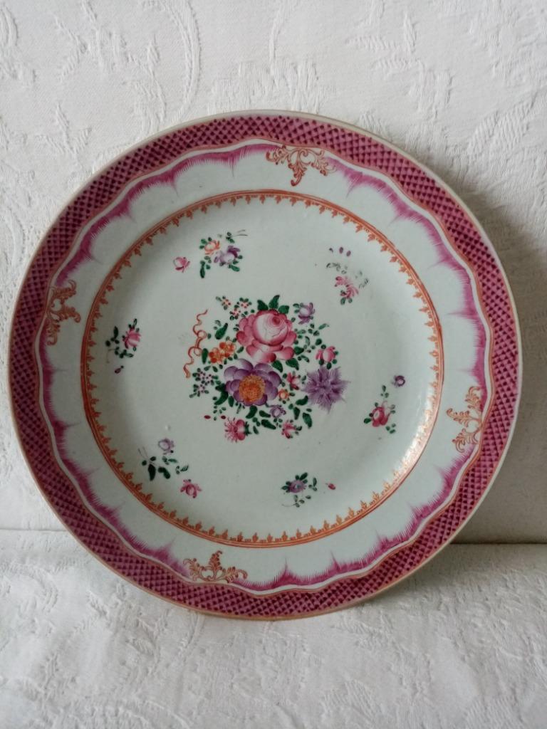 Chinees porseleinen bord famille Rose Qianlong periode, Ophalen of Verzenden