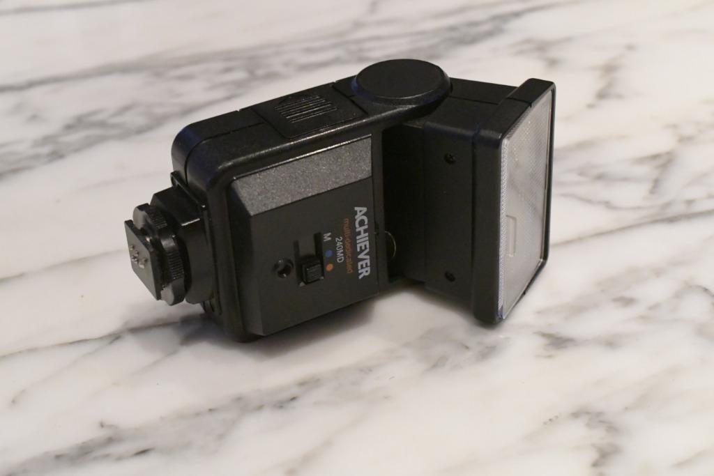 Flash Achiever 240MD pour appareils Ni, Ca, Ol, Mi, Pe, Ri, Enlèvement ou Envoi, Comme neuf, Autres marques, Inclinable