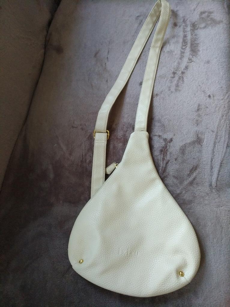 Beige tas met verstelbare peervormige schouderband, Handtassen en Accessoires, Zo goed als nieuw, Beige