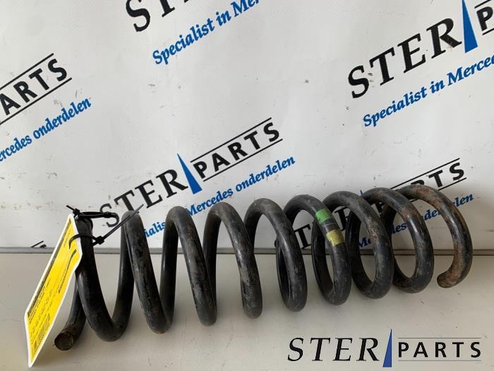 Schroefveer achter van een Mercedes E-Klasse, Ophalen of Verzenden, 3 maanden garantie, Gebruikt, Mercedes-Benz