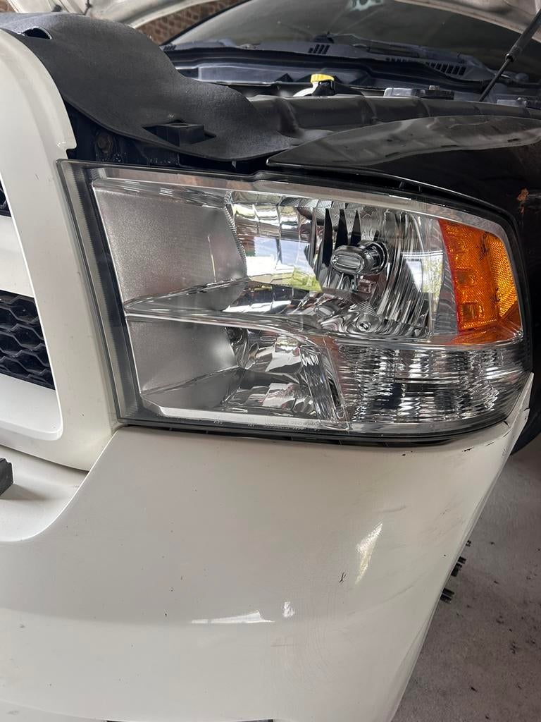 Phares avant dodge ram 2009-2013, Enlèvement, Dodge