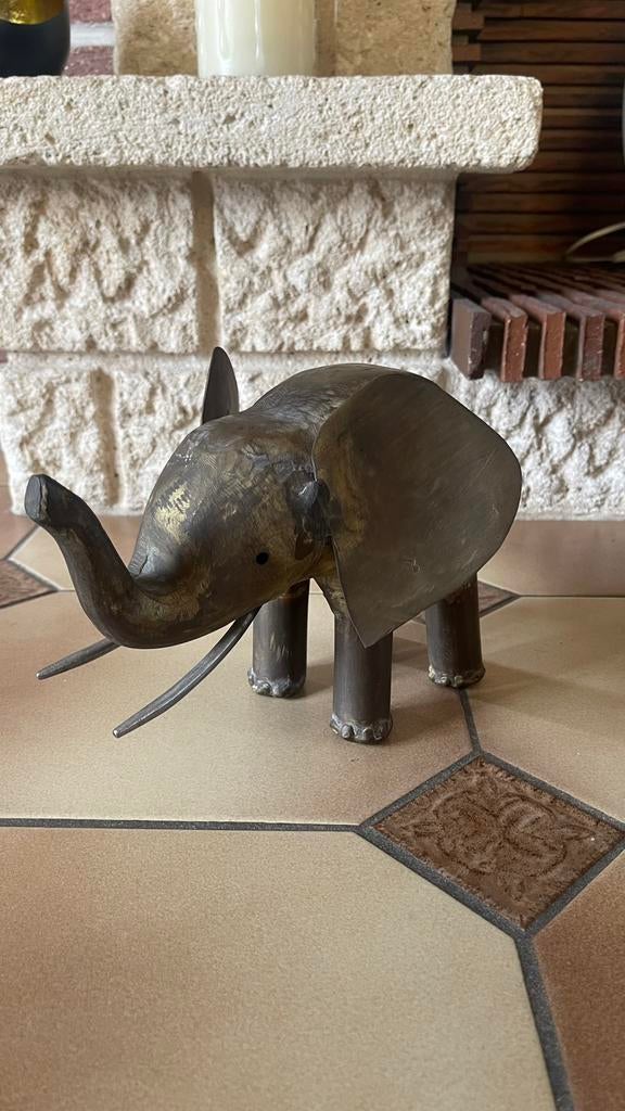 Statue elephant, Enlèvement