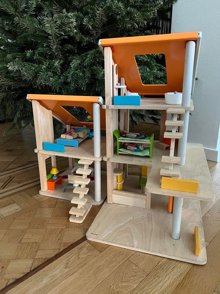 Plantoys poppenhuis hout uit 2 grote delen, incl. toebehoren, Kinderen en Baby's, Ophalen, Zo goed als nieuw, Poppenhuis