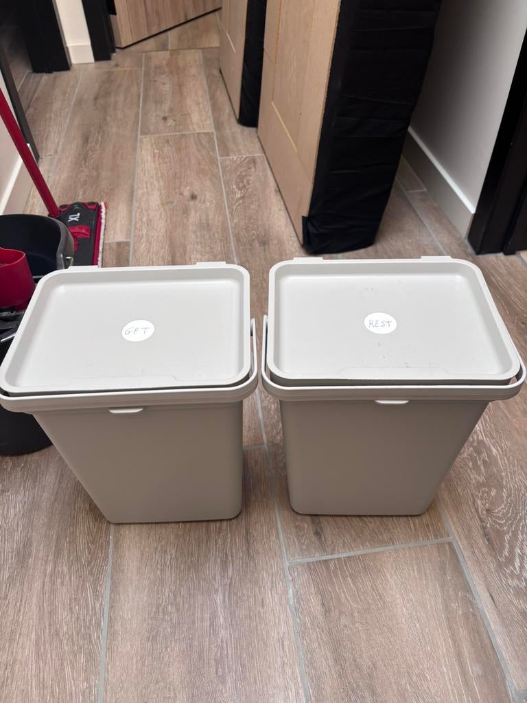 2 vuilbakken ikea keuken, Enlèvement, Comme neuf