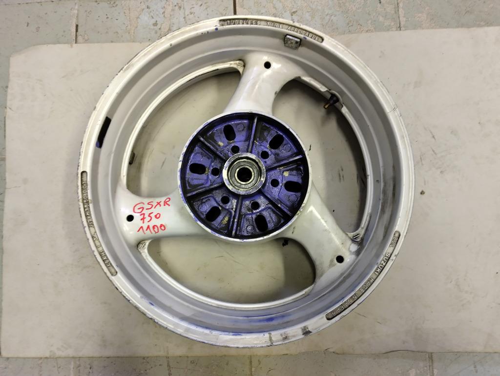 suzuki gsxr 1100 model '90-'94 achterwiel velg, Enlèvement ou Envoi, Utilisé