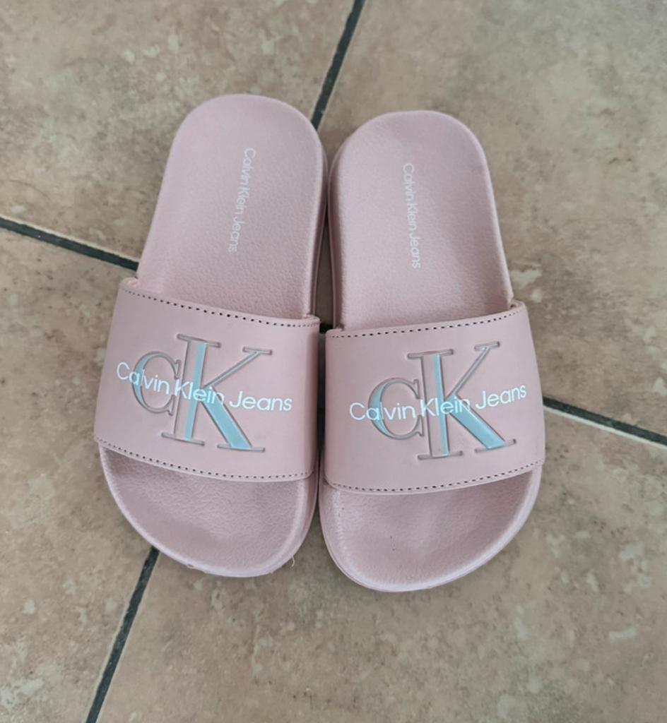 Chaussons roses Calvin Klein 27, Neuf, Enlèvement ou Envoi, Calvin Klein, Autres types