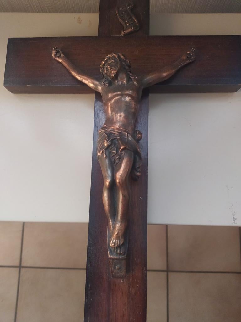 Sainte croix en bronze, Enlèvement ou Envoi