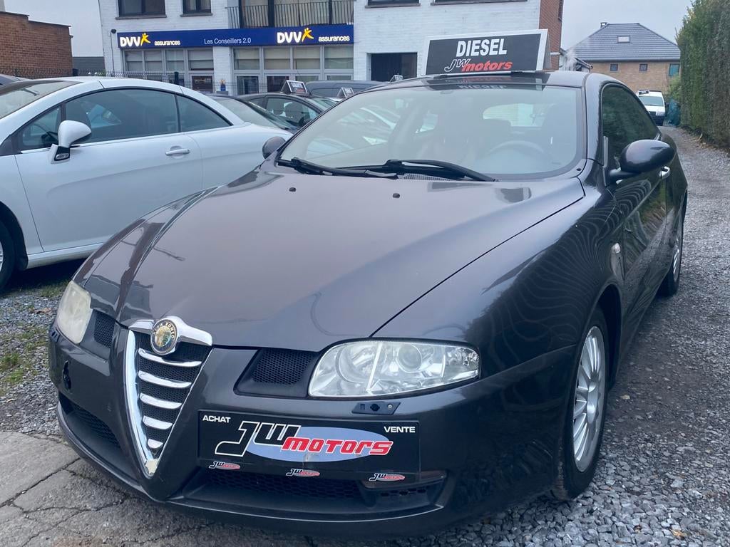 ALFA ROMEO GT 115CV **VENTE EMPORTER **, Auto's, Alfa Romeo, Voorwielaandrijving, 4 zetels, 4 cilinders, Leder