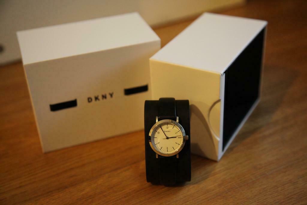 Montre pour femmes DKNY MINETTA DRESS NY2506 dans son étui, Bijoux, Sacs & Beauté, Montres | Femmes, DKNY, Cuir, Acier, Enlèvement