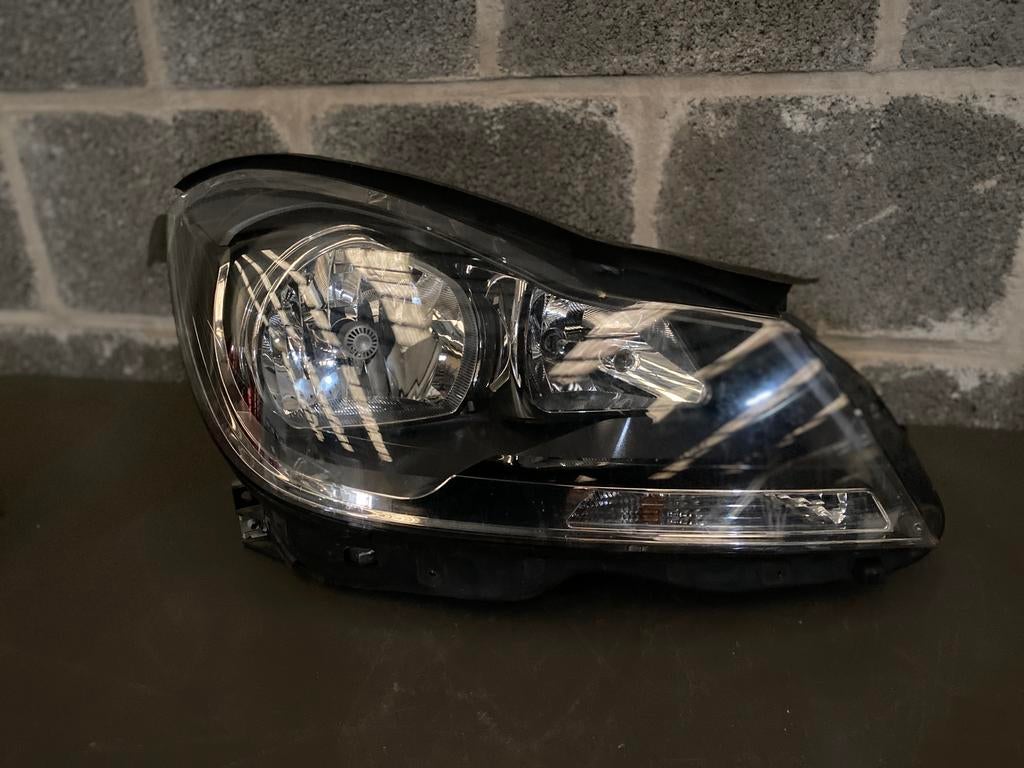 phare droit Mercedes w204 LCI A2048209659, Enlèvement, Utilisé, Mercedes-Benz