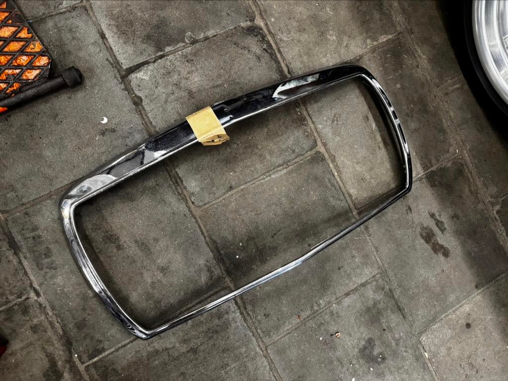 Mercedes E Klasse W123 grille chrome, Ophalen, Gebruikt, Voor, Mercedes-Benz