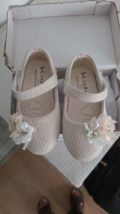 Formele schoenen voor meisjes - wit met bloemen, Kinderen en Baby's, Kinderkleding | Schoenen en Sokken, Nieuw, Schoenen, Meisje