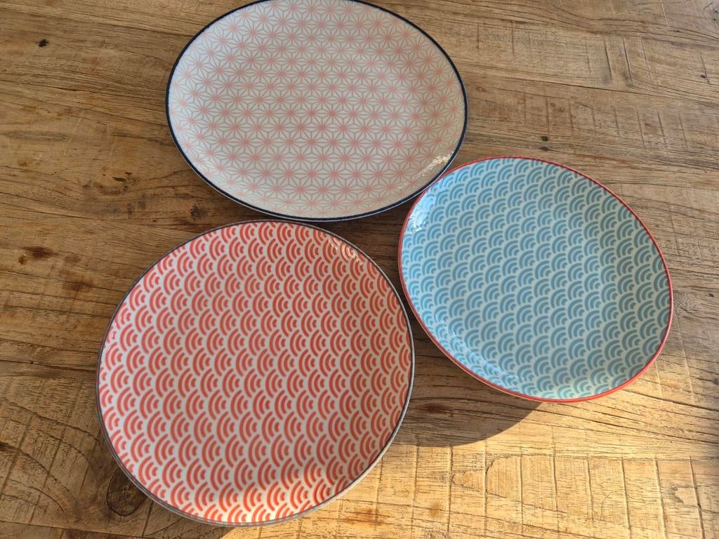 3 assiettes du Tokyo Design Studio, Maison & Meubles, Enlèvement, Comme neuf, Assiettes(s)