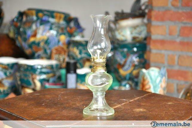 petite lampe en verre au pétrole