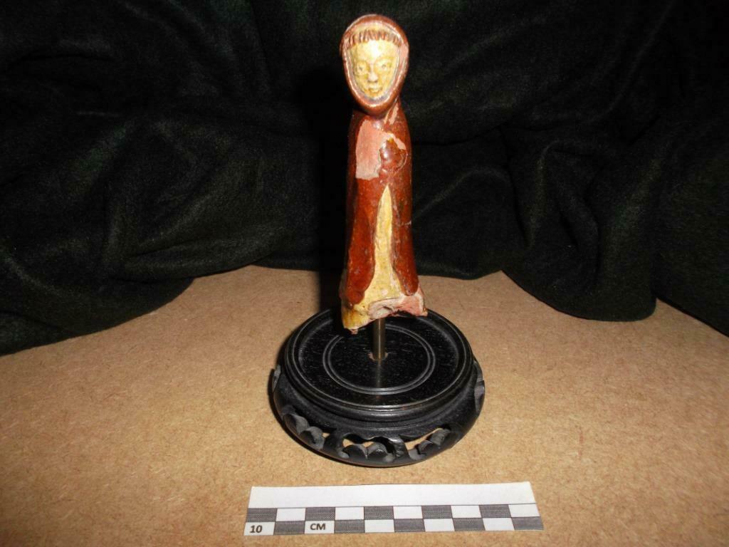 Figurine représentant un moine capucin, XI - XII ème siècle., Enlèvement