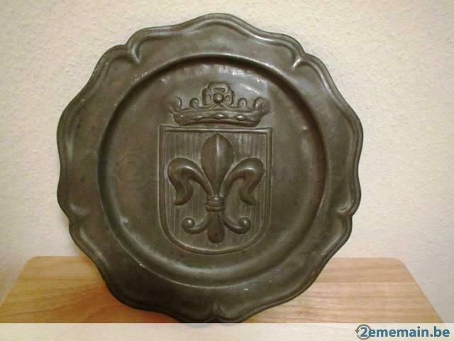 Assiette de mariage en étain gravé 30 cm, Antiquités & Art