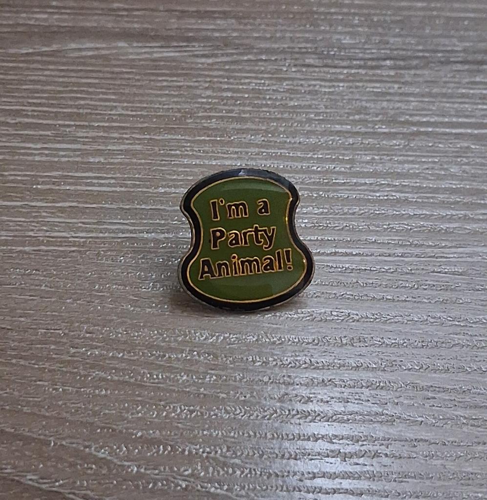 PIN - I'M A PARTY ANIMAL !, Verzenden, Gebruikt, Overige onderwerpen, Speldje of Pin