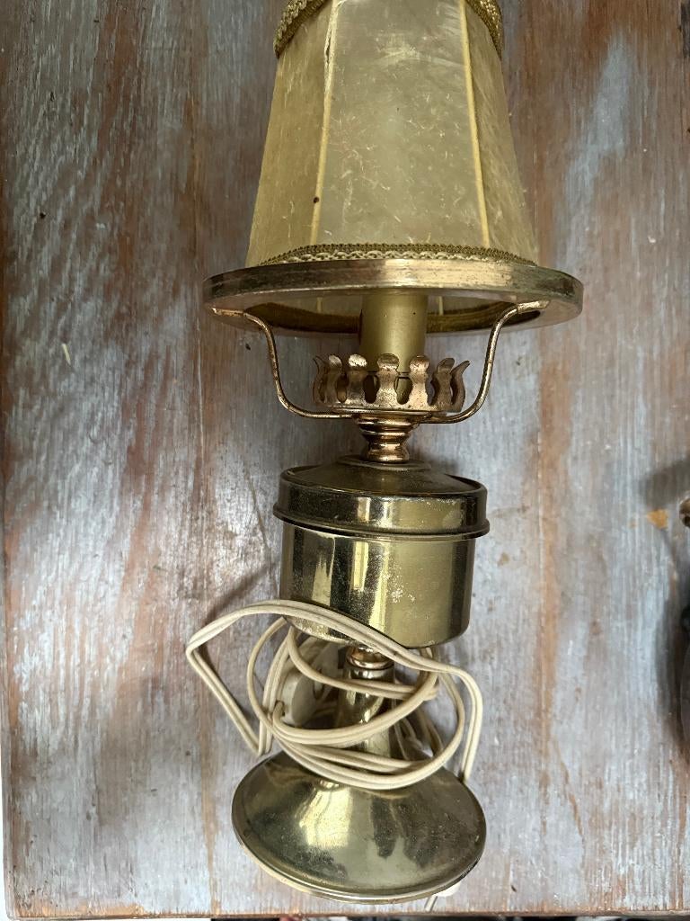 Lampe ancienne en laiton et parchemin, 33cm de haut, Envoi
