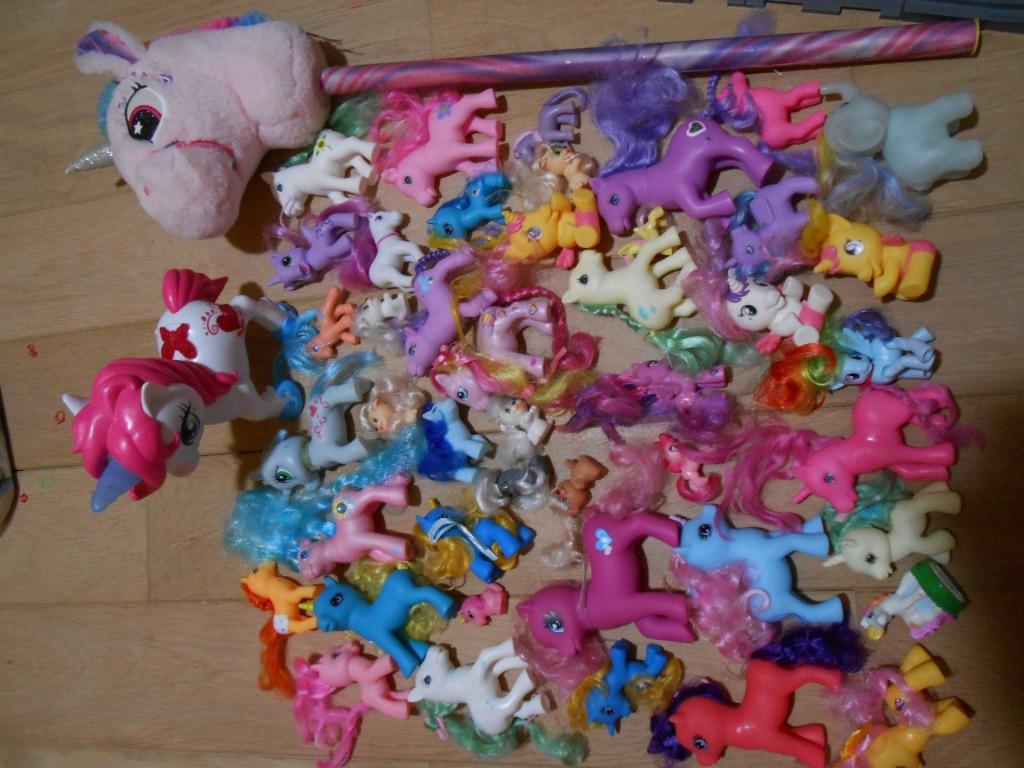 Petit Poney Licornes 44 figurines, Bâton,licorne son lumière, Ophalen, Zo goed als nieuw