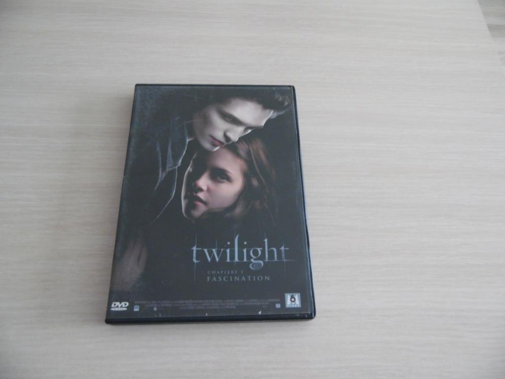 TWILIGHT CHAPITRE 1       FASCINATION, À partir de 9 ans, Enlèvement ou Envoi, Comme neuf, Fantasy