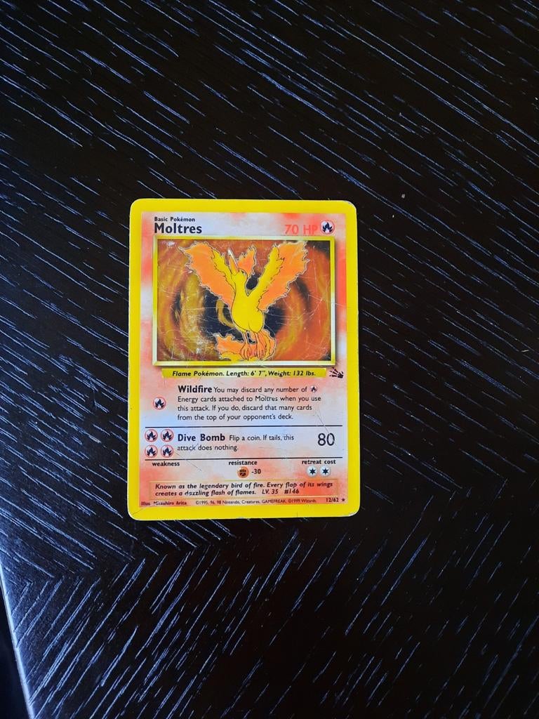 est une carte Pokémon holographique Moltres 1ère generation, Enlèvement