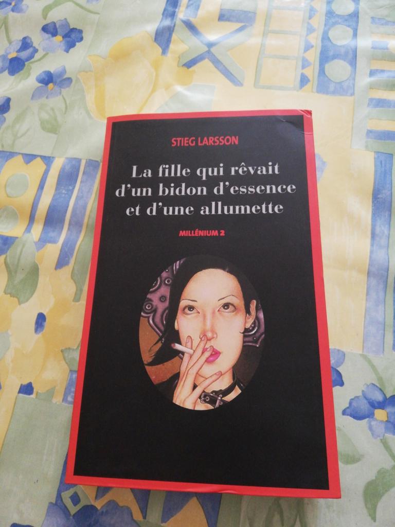 St. Larsson. La fille qui rêvait d'un bidon d'essence et..., Enlèvement ou Envoi, Comme neuf