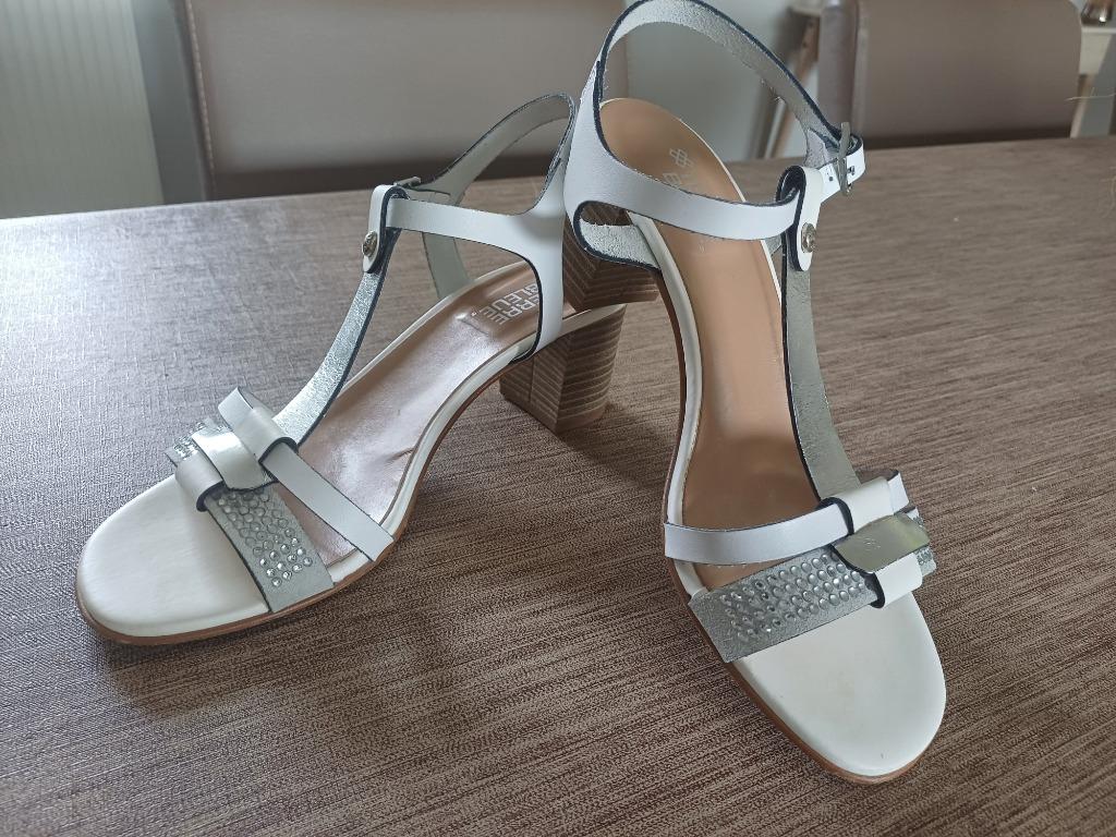 Witte lederen sandalen met zilver Terre Blue maat 39, Kleding | Dames, Schoenen, Ophalen, Terre bleue, Wit, Sandalen of Muiltjes