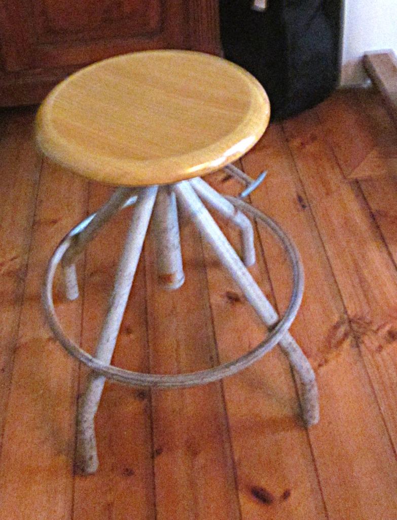 Tabouret en bois et métal., Enlèvement, Utilisé