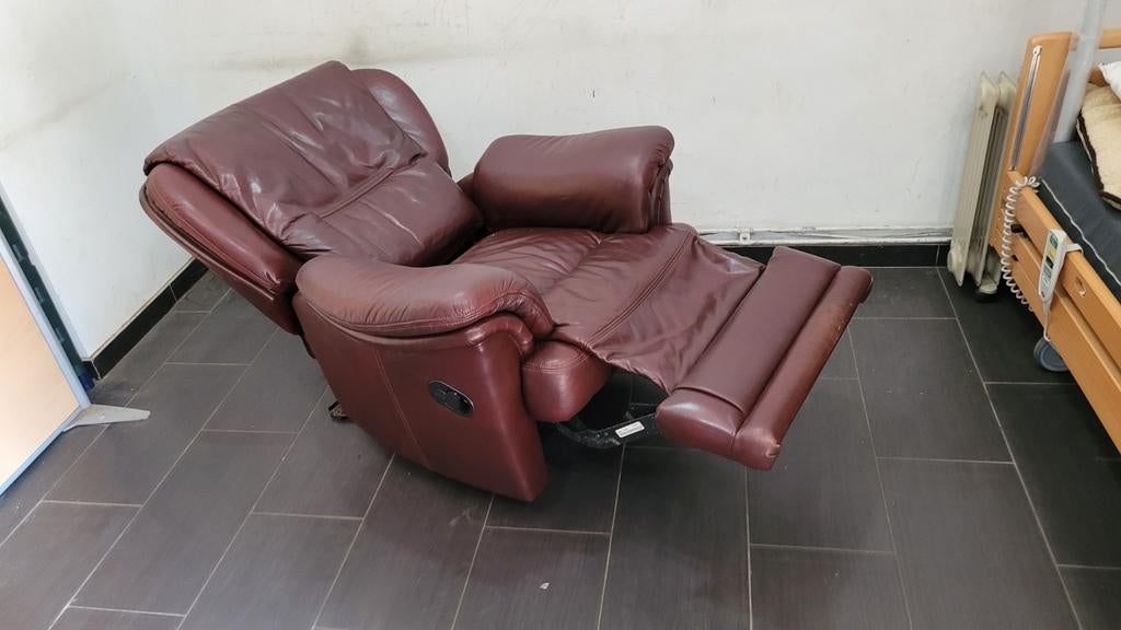 fauteuil relax manuel couleur marron en vrai cuir très confo, Maison & Meubles, Enlèvement ou Envoi, Comme neuf, Cuir