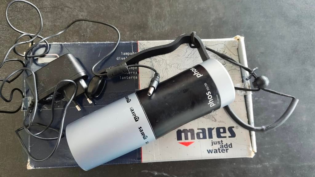 Lampe de plongée Mares Phos 20/35, Sports nautiques & Bateaux, Plongée, Enlèvement ou Envoi, Lampe de plongée
